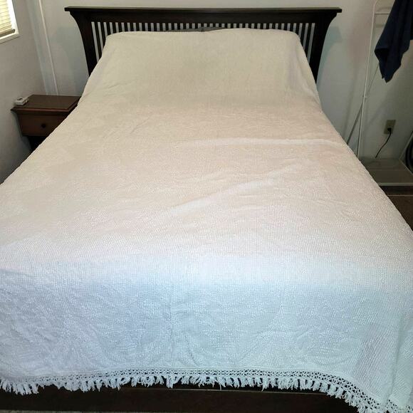 Vintage Knotted Fringe Medallion Full / Queen Bedspread Blanket Farmhouse Cabin - Picture 1 of 8